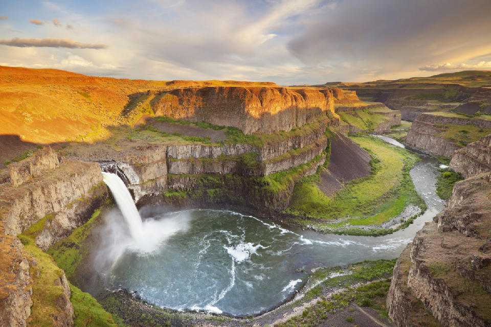 Palouse Falls flowing into a basalt canyon along the Palouse River in Washington State