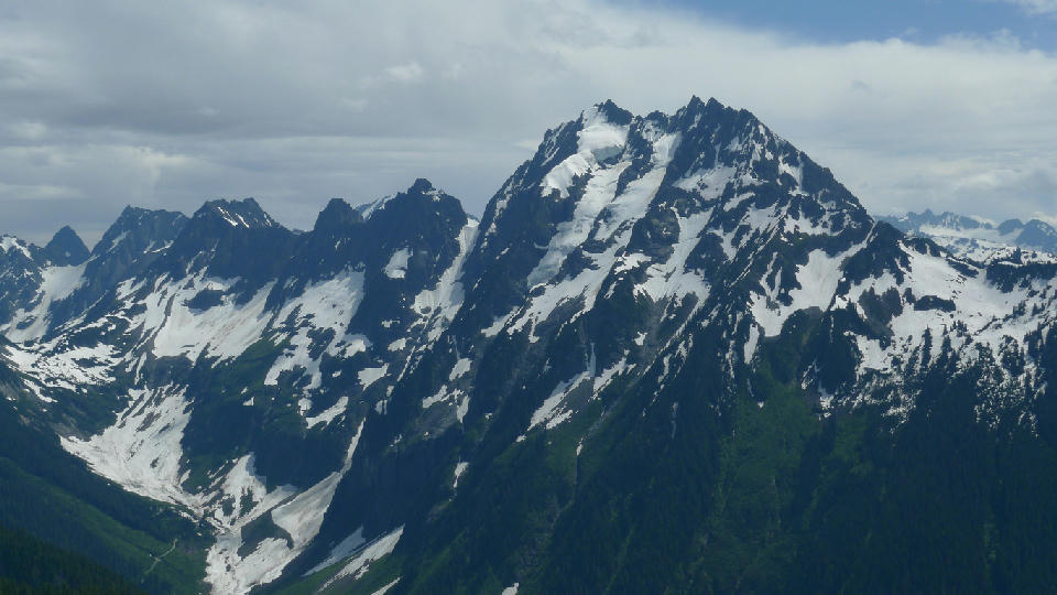 Sharp snow-covered mountain peaks and ridgelines in North Cascades National Park, Washington