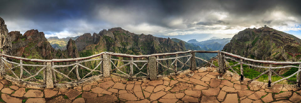 Panoramic view of Madeira’s central mountains from Miradouro do Ninho da Manta on the PR1 Vereda do Areeiro trail, Portugal.