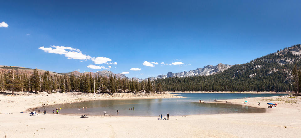 horseshoe lake sandy shoreline shallow water mammoth lakes eastern sierra nevada california alpine lake