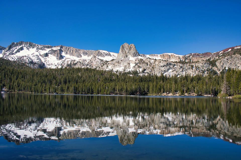 lake mary mammoth lakes basin eastern sierra nevada california alpine lake reflection forest ridge mountains
