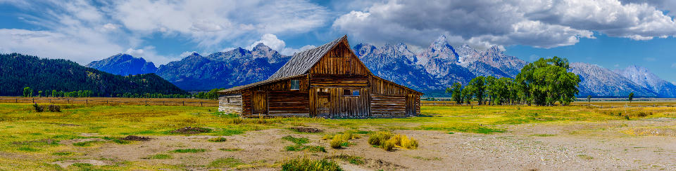 Historic Moulton Barn on Mormon Row with the Teton Range in the background, Grand Teton National Park, Wyoming, USA.