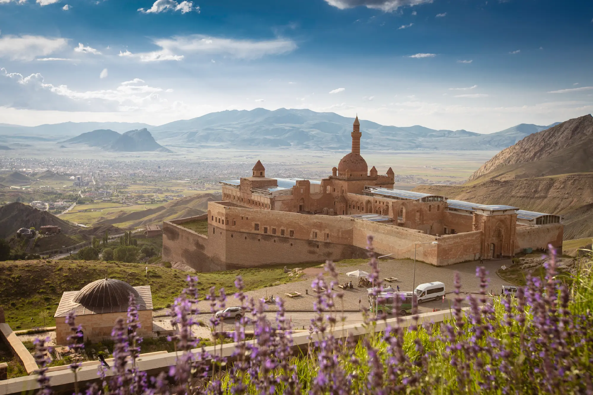 İshak Pasha Palace on a mountainside overlooking Doğubayazıt and the surrounding plains of Eastern Anatolia, Turkey.