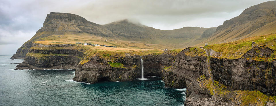 Múlafossur Waterfall, Gásadalur