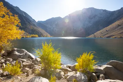 convict lake shoreline eastern sierra nevada california alpine lake autumn vegetation mountains
