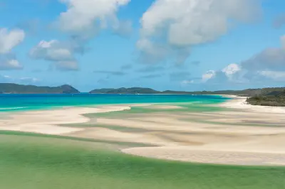 White silica sandbars and turquoise tidal channels at Hill Inlet beside Whitehaven Beach, Whitsunday Island.