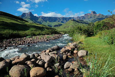 The Tugela River winding through Royal Natal National Park below the Amphitheatre cliffs in the Drakensberg, KwaZulu-Natal, South Africa.