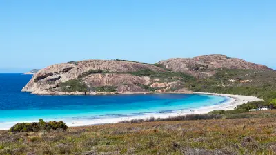 Lucky Bay with turquoise water, white sand and granite hills in Cape Le Grand National Park, Western Australia.