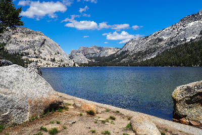 Tenaya Lake with granite peaks along Tioga Road in Yosemite National Park