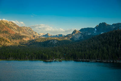 lake mary mammoth lakes basin eastern sierra nevada california alpine lake forest mountains