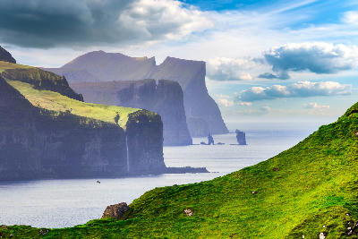 Risin og Kellingin sea stacks