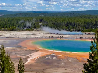 Grand Prismatic Spring overlook Yellowstone
