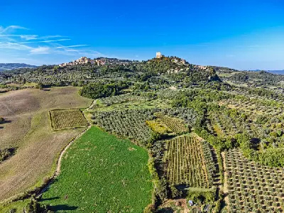 Aerial view of the Val d’Orcia, with Rocca di Tentennano and the hill town of Castiglione d’Orcia set on surrounding ridges.