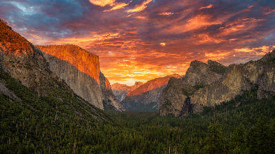 Sunset at Tunnel View with El Capitan, Half Dome and Bridalveil Fall in Yosemite Valley