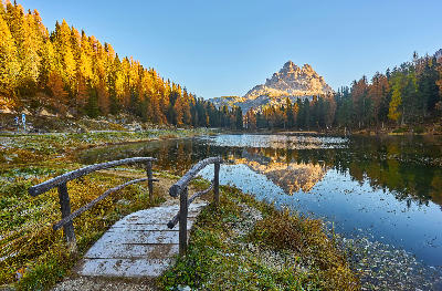 Morning view of Lago d’Antorno, with surrounding Alpine peaks near Misurina and Cortina d’Ampezzo in the Dolomites, Italy.