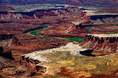 View from Green River Overlook showing river meandering through mesas, buttes, and White Rim plateau in Canyonlands National Park Utah