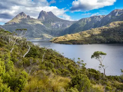 Dove Lake surrounded by rugged mountain peaks and alpine vegetation in Cradle Mountain–Lake St Clair National Park, Tasmania.
