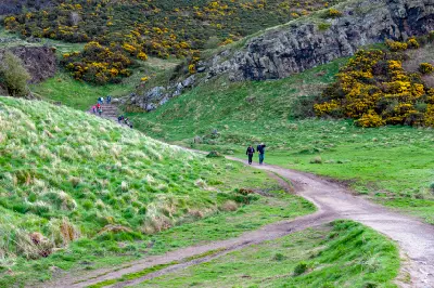 Hiking trail on the grassy slopes of Arthur’s Seat in Holyrood Park, Edinburgh.