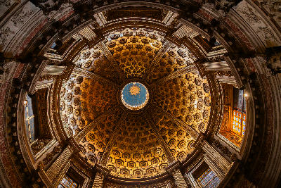 Ornate golden dome ceiling inside Siena Cathedral (Duomo di Siena) in Siena, Tuscany, Italy.