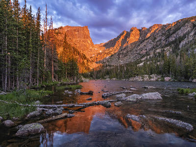 Sunrise alpenglow reflecting in Dream Lake with Hallett Peak and Flattop Mountain, Colorado.