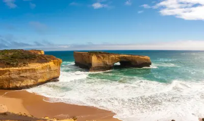 London Arch and surrounding limestone cliffs on Victoria’s Great Ocean Road.