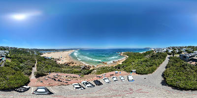 View from Whale Tail Lookout Point across Lookout Beach and Plettenberg Bay, showcasing the sweeping coastline and turquoise waters of the Garden Route.
