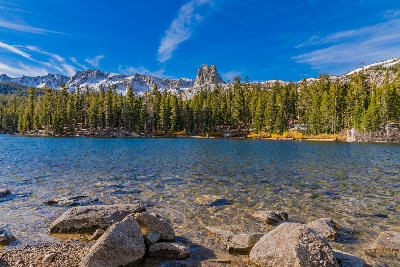 lake mary mammoth lakes basin eastern sierra nevada california clear water rocky shoreline alpine ridge forest