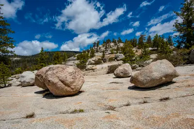 Glacial erratic boulders on granite slab terrain at Olmsted Point in Yosemite National Park