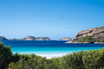Turquoise water, white sand and granite headlands at Lucky Bay in Cape Le Grand National Park, Western Australia.