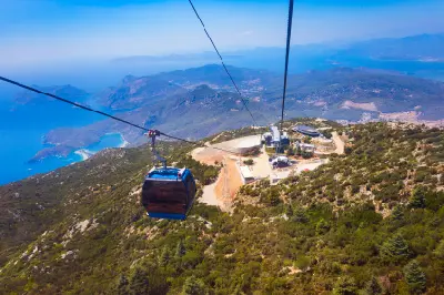 Cable car on Babadağ mountain overlooking Ölüdeniz and the Blue Lagoon near Fethiye, Türkiye.