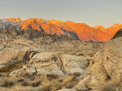 sierra nevada alpenglow alabama hills lone pine eastern sierra california rocky desert foreground
