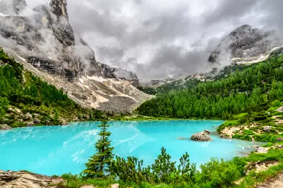 Turquoise Lago di Sorapis glacial lake in the Dolomites near Cortina d'Ampezzo, Italy.