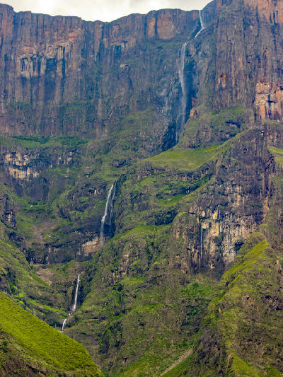 Five-tiered Tugela Falls cascading down the Amphitheatre cliffs in Royal Natal National Park, Drakensberg, South Africa.